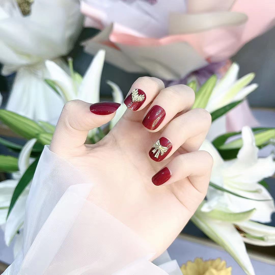 Elegant Nail Art Kalsten