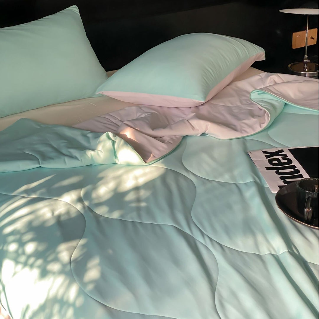 Light quilted blanket made of microfiber satin, breathable and hypoallergenic