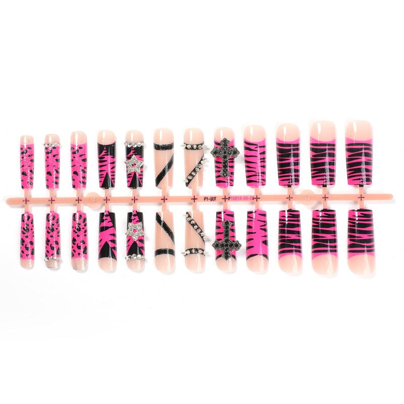 Artificial nail set with striking animal and glitter designs Kalsten