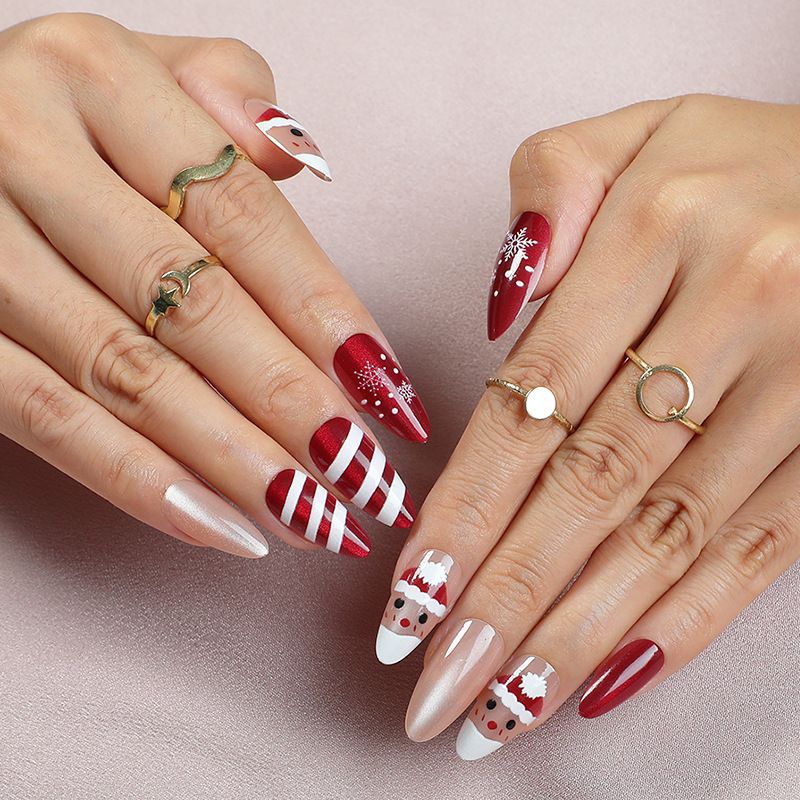 Acrylic nail set with glamorous golden accents Kalsten