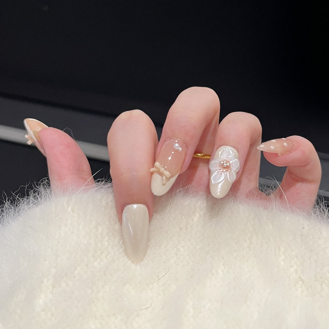 Themed Press-On Nail Art Set with Hello Kitty Designs Kalsten