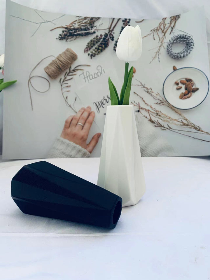 Modern Geometric Decorative Sculpture Kalsten