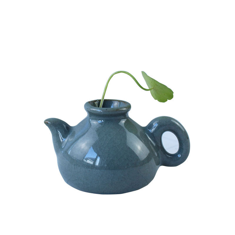 Elegant ceramic vase with artistic design Kalsten