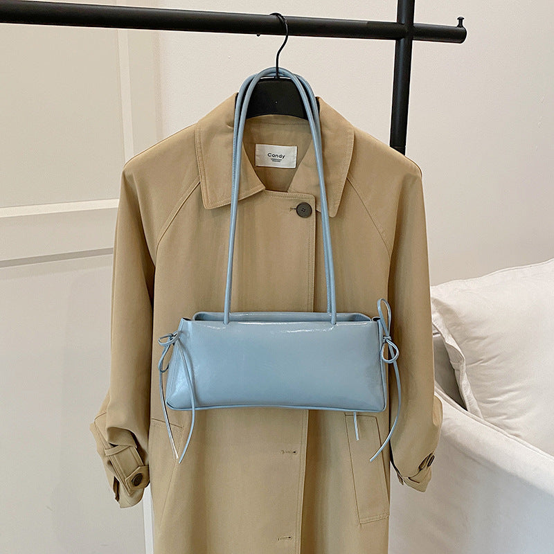 Minimalist Handheld Clutch