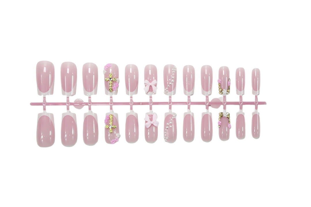 Artificial nail set with luxurious accents and elegant designs Kalsten
