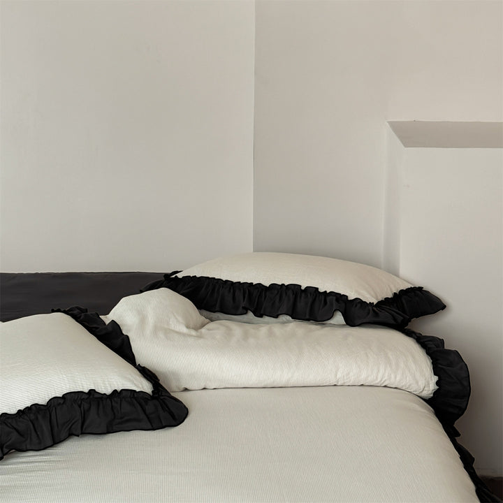 Bedding set with decorative ruffle trim and fine cotton texture