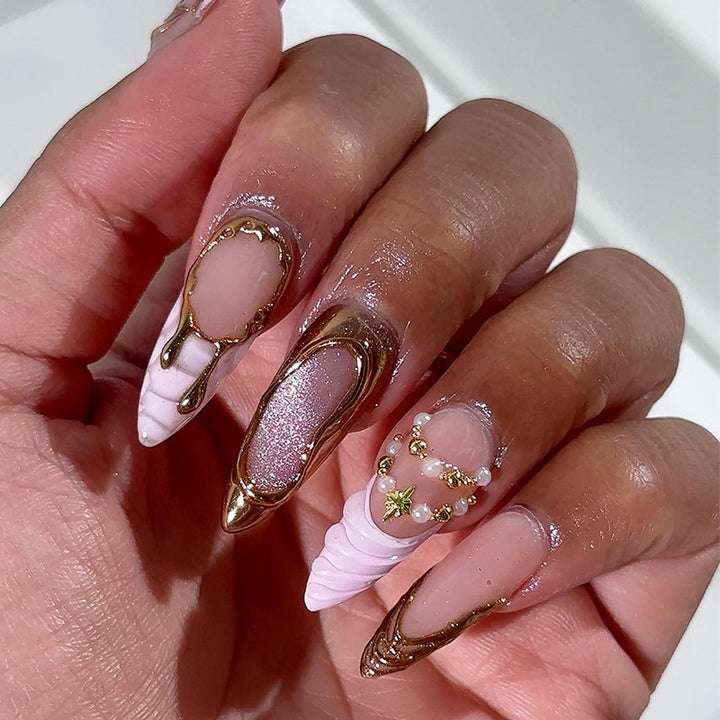 Artificial nail set with glamorous gold accents and elegant designs Kalsten