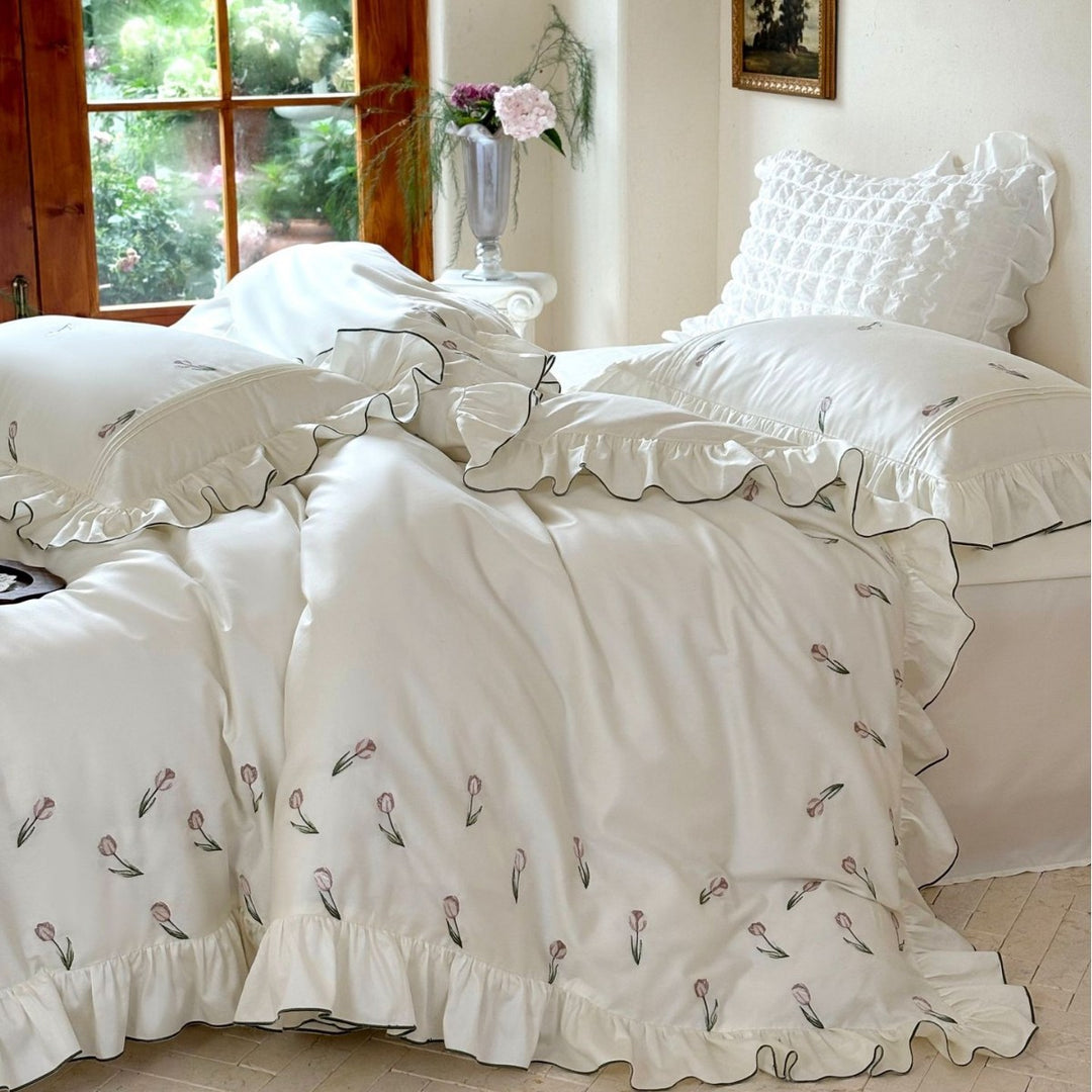 Romantic cotton percale bedding set with ruffled hem and embroidered tulip motif