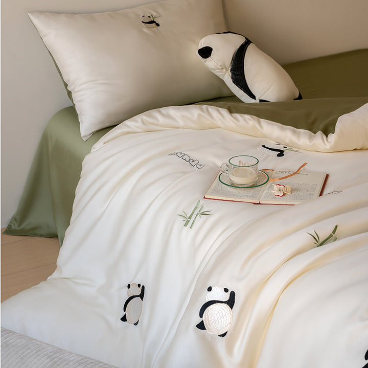 Bedding set with embroidered hot air balloon motifs and silky satin finish
