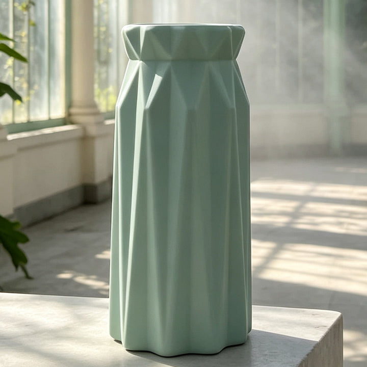 Elegant Geometric Vase Kalsten
