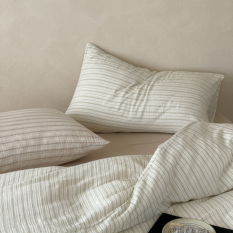 Linen-look bedding set with fine stripes