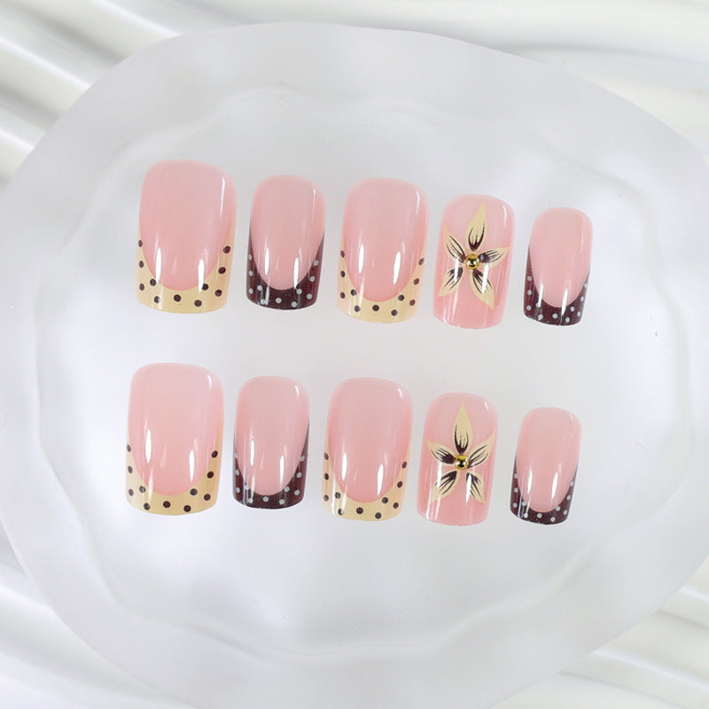 Artificial nails with trendy designs Kalsten