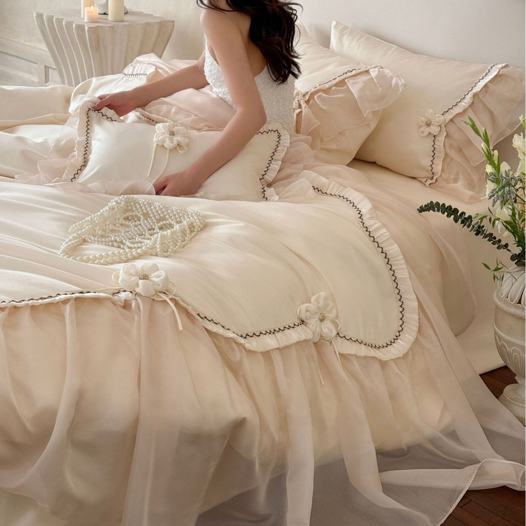 Bedding set made of cotton satin with transparent organza ruffle and 3D flower appliqué