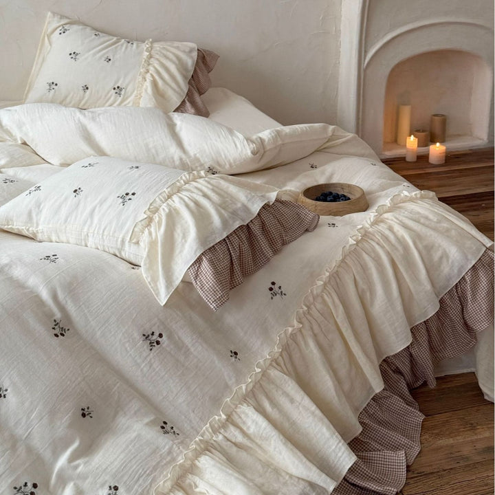 Light cotton-linen bedding set with ruffle, delicate embroidery and checked bed skirt