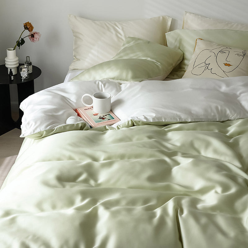 Reversible bedding set made of cotton satin with a silky feel and subtle quilted border