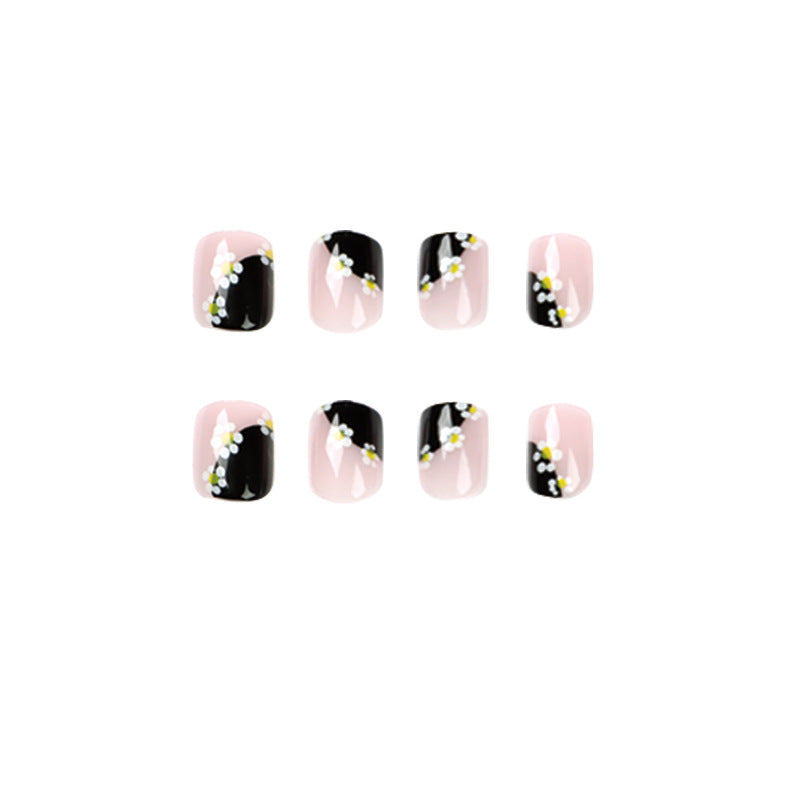 Artful Nail Art with Floral Pattern Kalsten