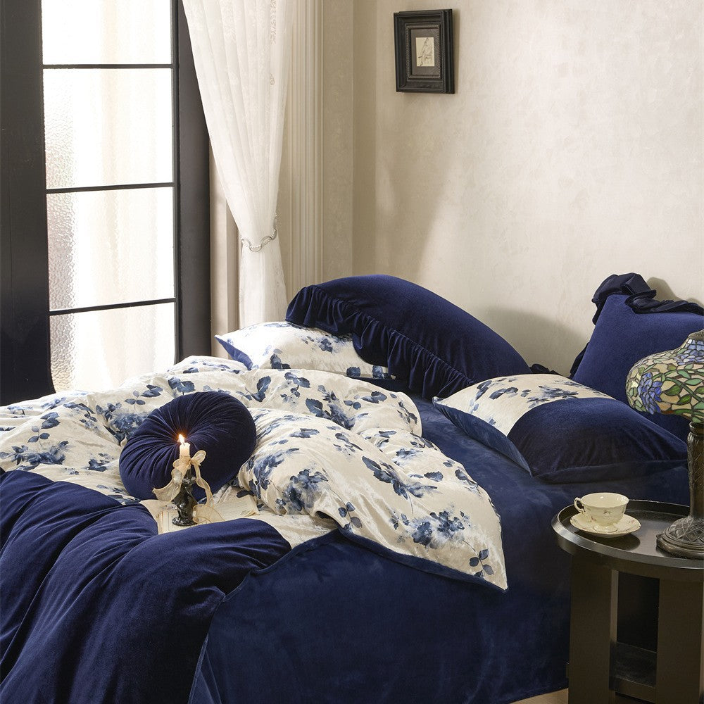 Samt bedding set with patchwork floral motif and reversible pillow