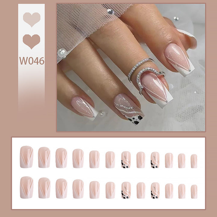 Artificial nail set with geometric accents and elegant design Kalsten