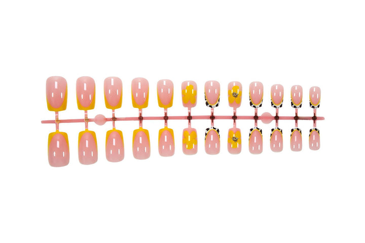 Nail art set with cheerful floral and animal designs Kalsten