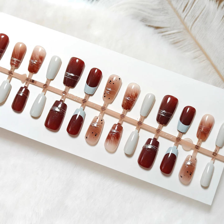 Glamorous artificial nails with elegant accents Kalsten
