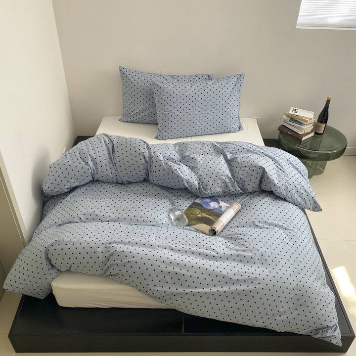 Bedding set made of high-quality cotton satin with a fine polka dot pattern