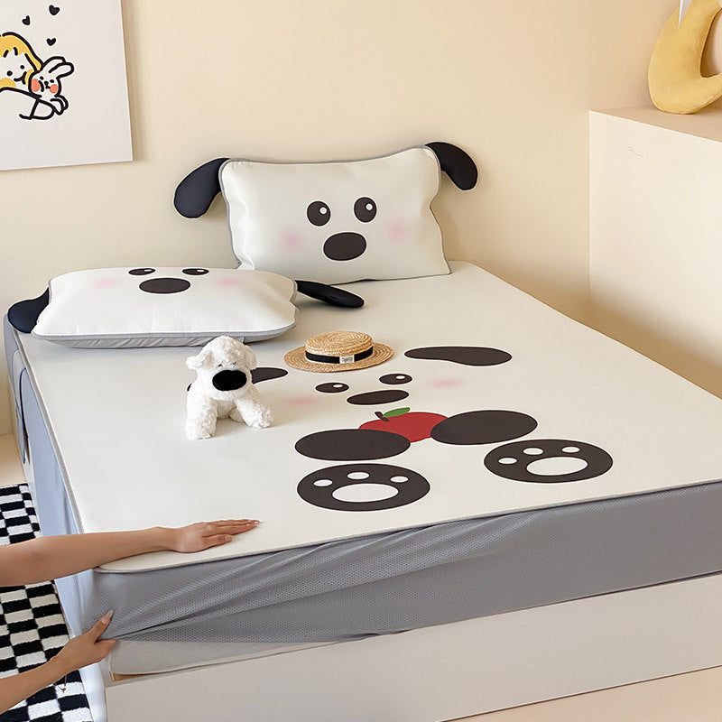 Waterproof children's mattress cover with non-slip fitted sheet & cute cartoon animal designs