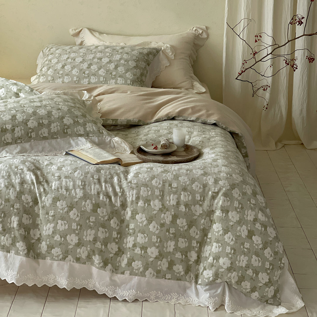 Bedding set made of cotton-linen with floral print and wavy hem