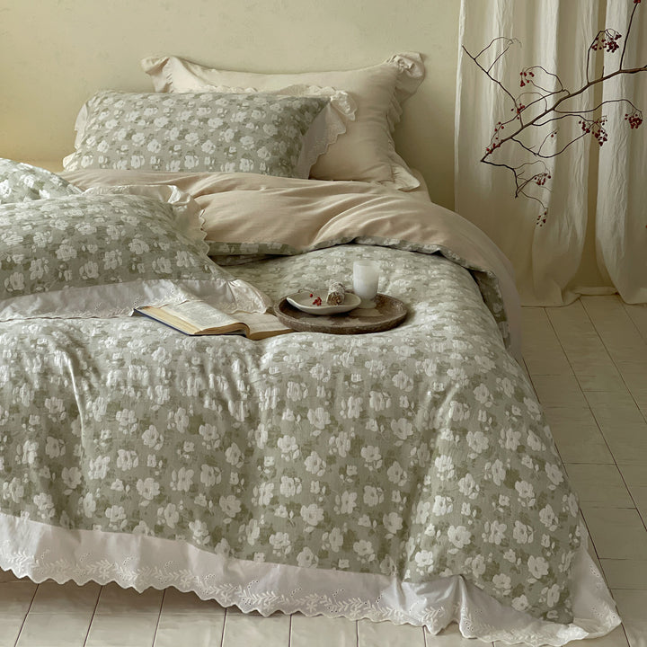 Bedding set made of cotton-linen with floral print and wavy hem