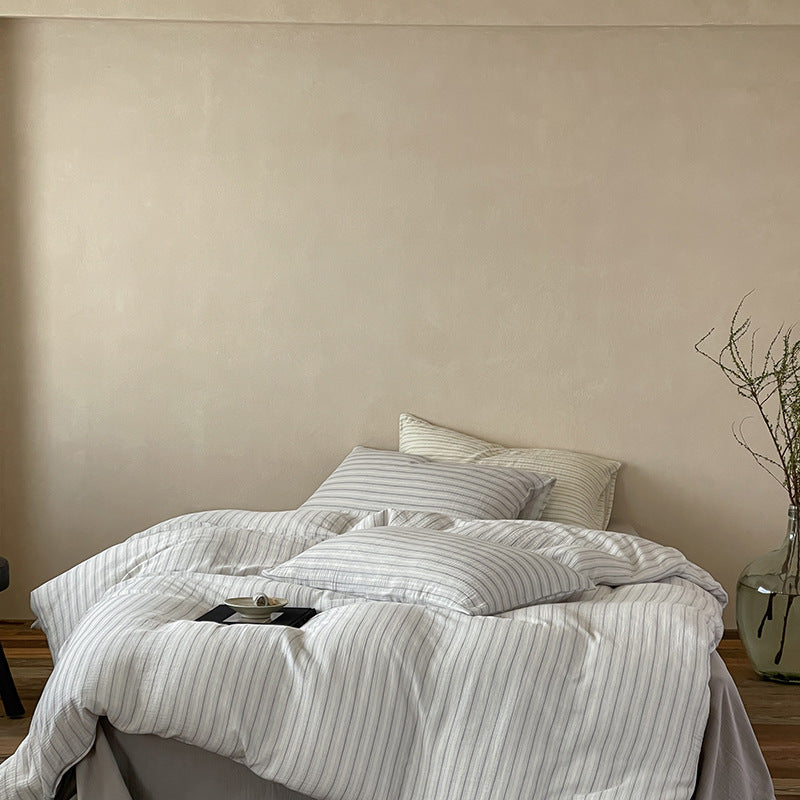 Linen-look bedding set with fine stripes