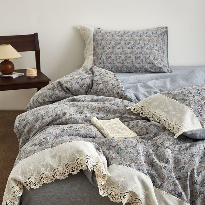 Duvet cover set in vintage floral design made of cotton-linen with lace trim