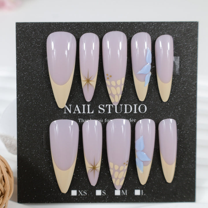 Artificial nail set with elegant floral design and golden accents Kalsten