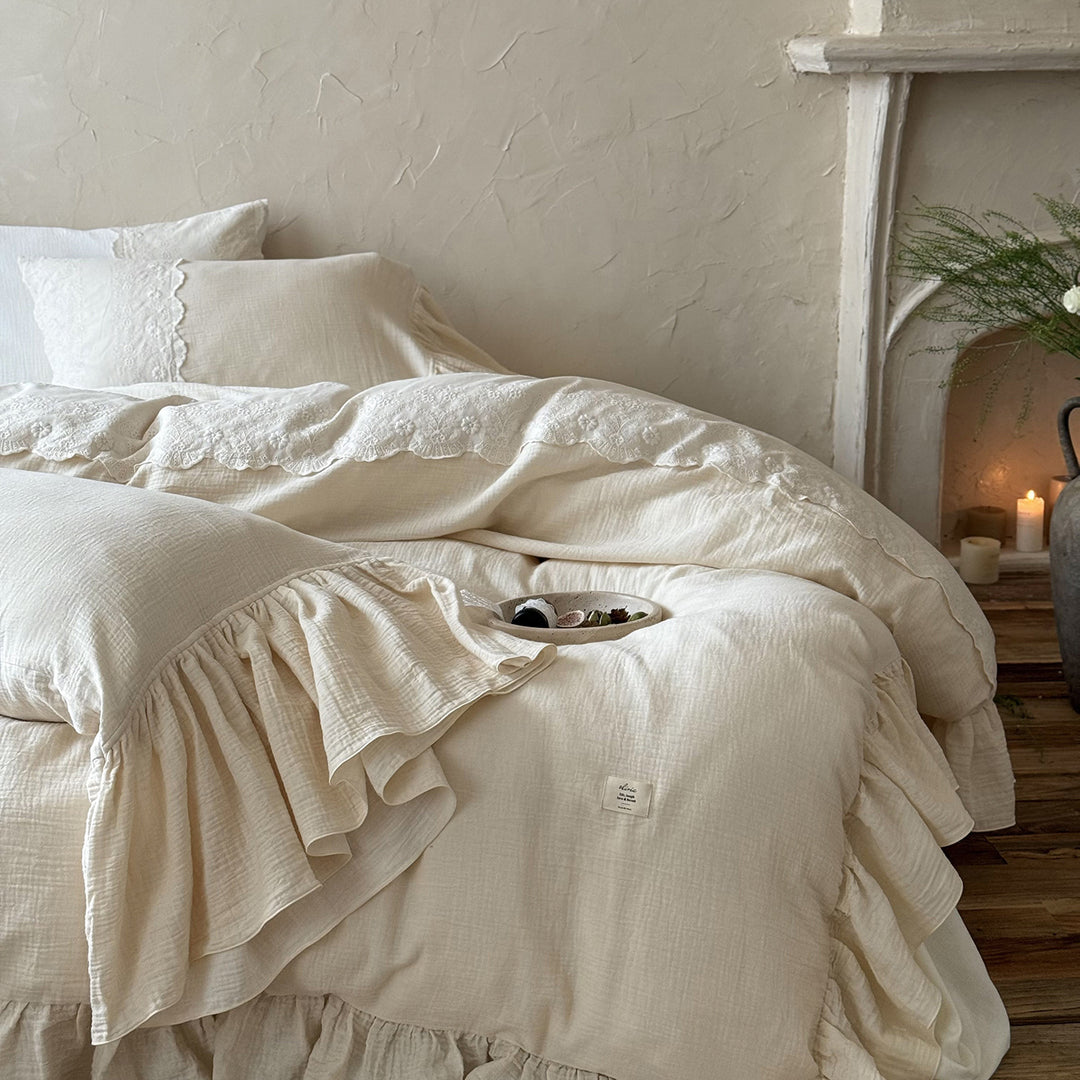 Linen look bedding set with tiered ruffle and lace border