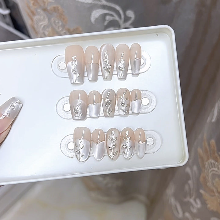 Luxurious Floral Embellished Press-On Nails Kalsten