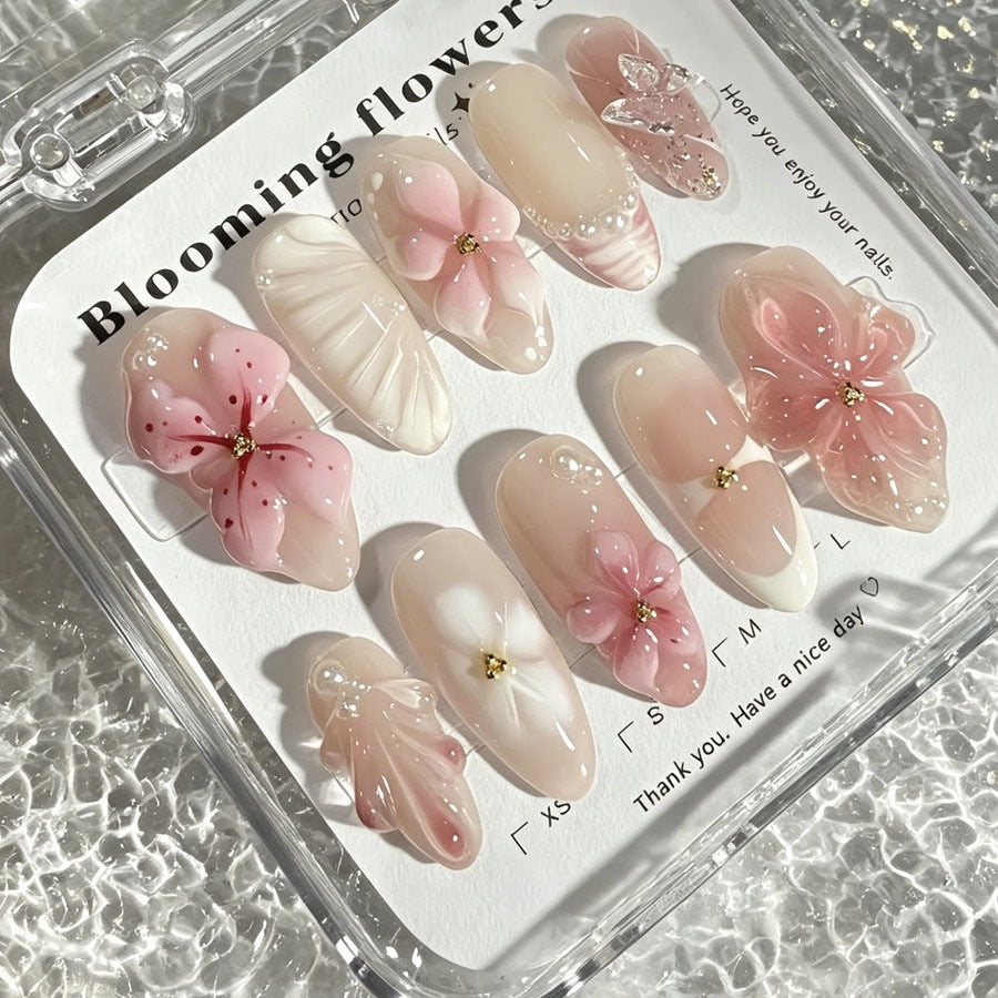 Artificial nail set with floral decorations and 3D accents Kalsten