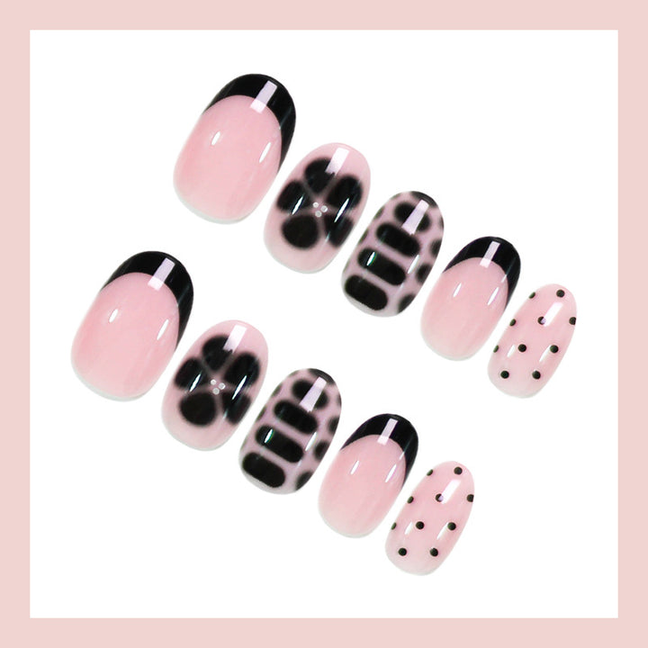Artificial nail set with modern graphic design and elegant accents Kalsten