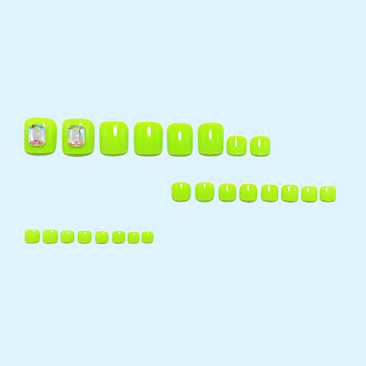 Toenails with glittering 3D applications Kalsten
