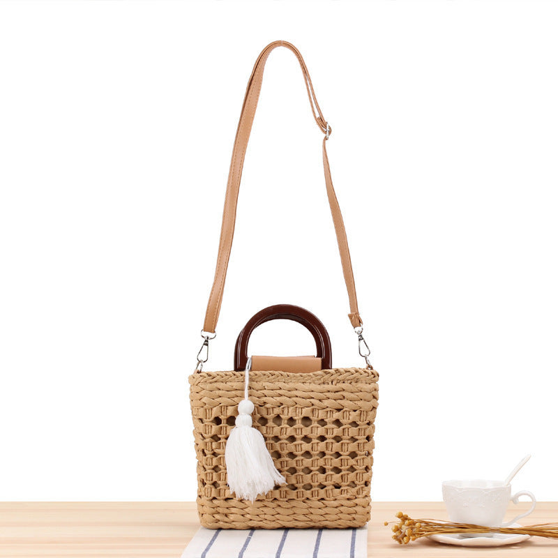 Designer handbag with stylish wooden handle and practical detachable shoulder strap Kalsten