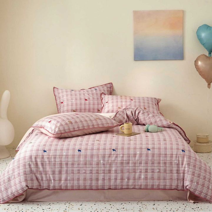 Checked cotton bedding set with delicate animal embroideries