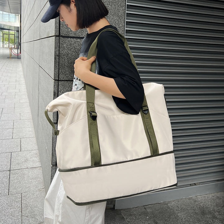 Sporty shoulder bag with water-repellent material and sturdy carrying handles Kalsten