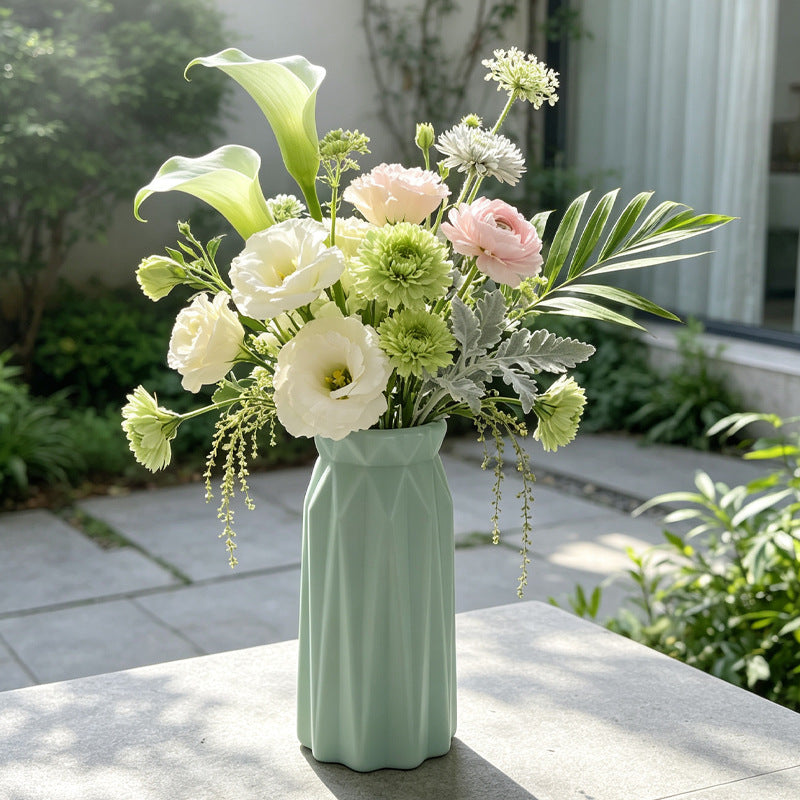 Elegant Geometric Vase Kalsten