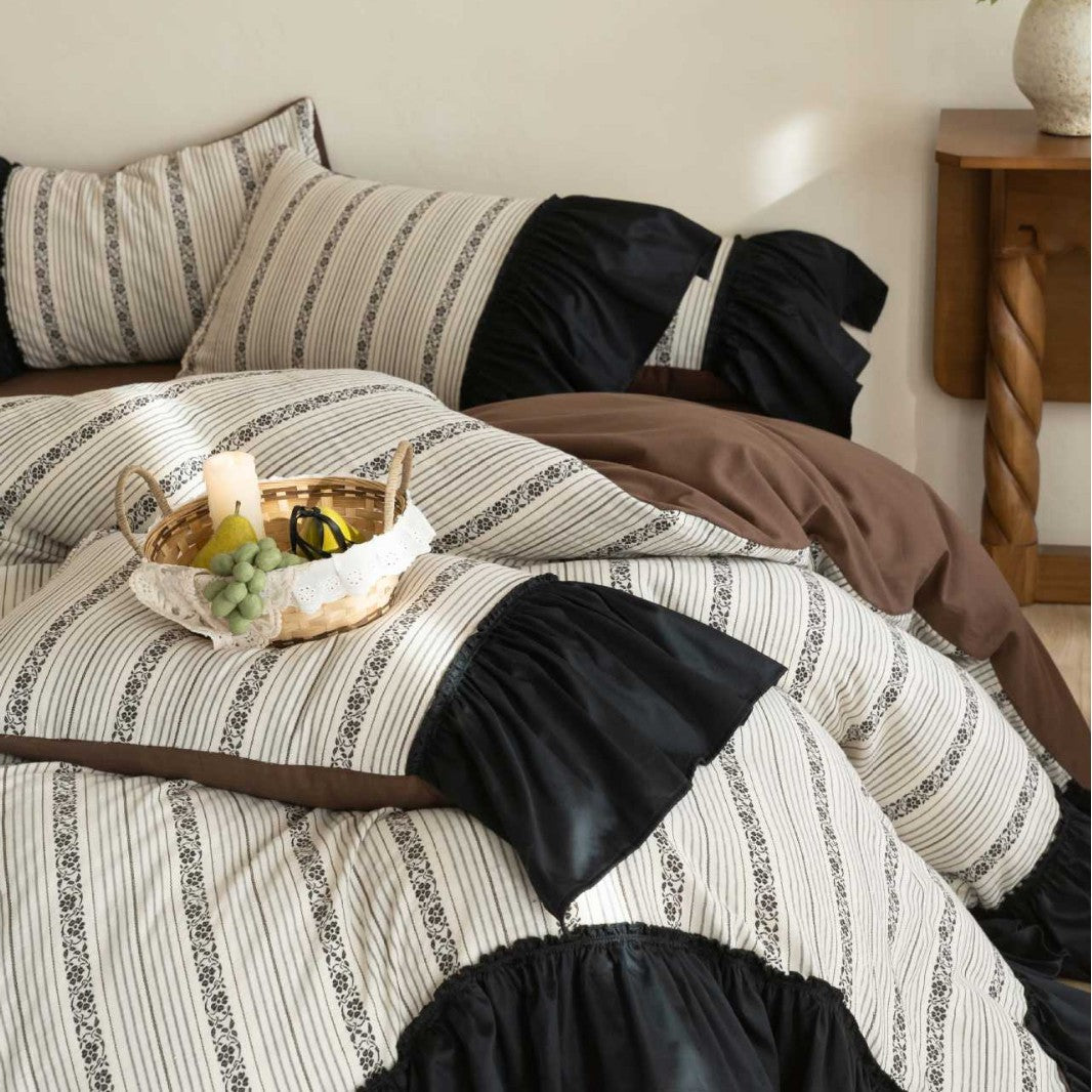 Ruffled duvet cover set with striped jacquard trim and reversible pillow