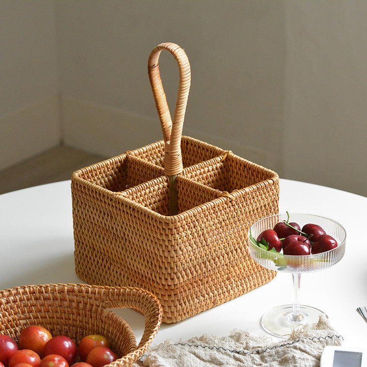 Women's round storage basket made of woven natural material Kalsten