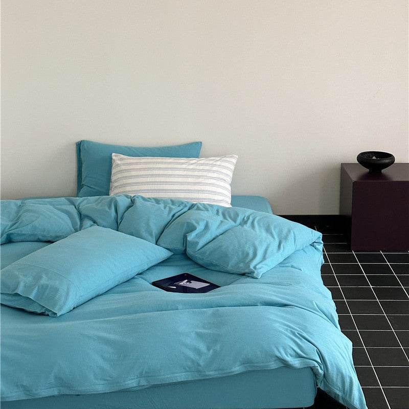 Minimalist Mako satin bedding set with extra-soft surface and easy-care weaving