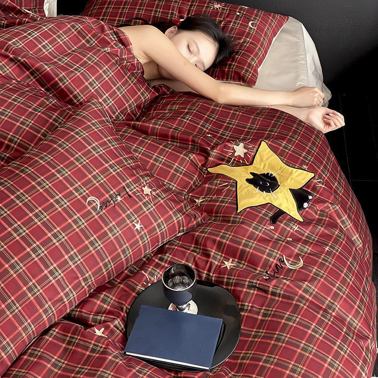 Checked cotton percale bedding set with tartan-applied bear relief