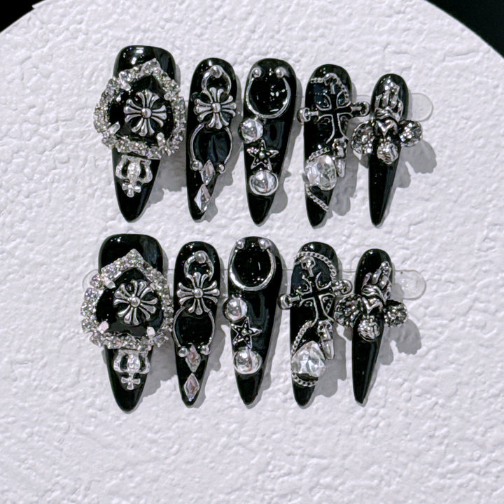 Glamorous Nail Art Extensions