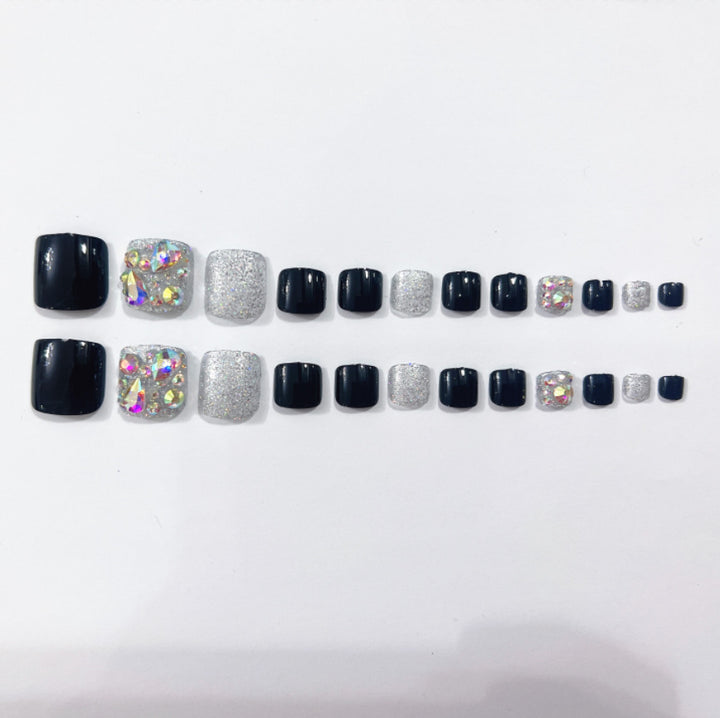 Glamorous toenails with sparkling rhinestones Kalsten