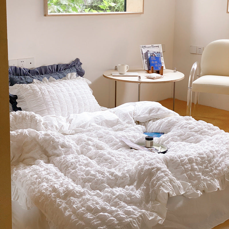 Luxurious crinkle bedding set with ruffle and washed cotton-linen blend