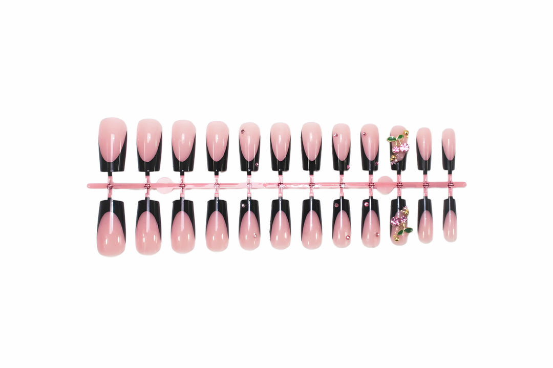 Artificial nail set with glamorous accents and elegant designs Kalsten