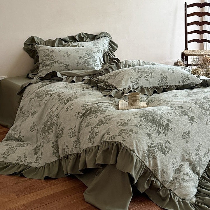 Romantic duvet cover set with jacquard flower pattern and ruffle edges