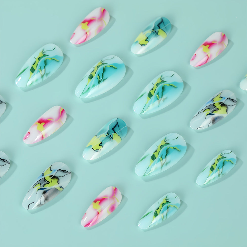 Artificial nails in modern marble design Kalsten